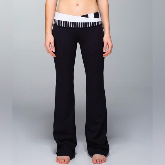 Lululemon Astro Pants Black & White Mint Condition Size 2 - Picture 3 of 6